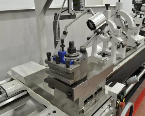 Torreta y carro de precisión del Torno Paralelo Heller CE660VX3000.